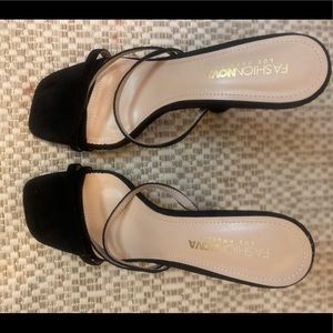 Akira black heels 👠